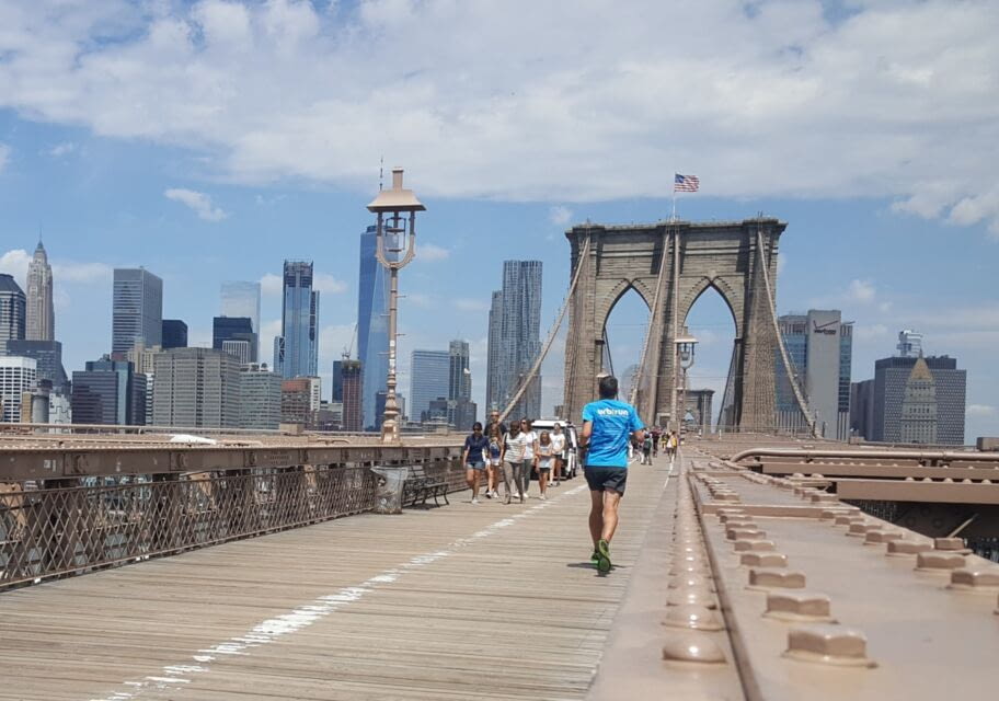 runner-brooklyn-bridge-nyc-newyork-sightrunning-skyline.jpg