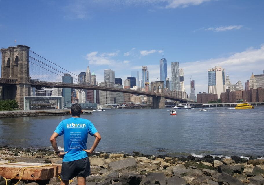 runner-newyork-brooklyn-bridge-skyline-sightrunning-nyc.jpg
