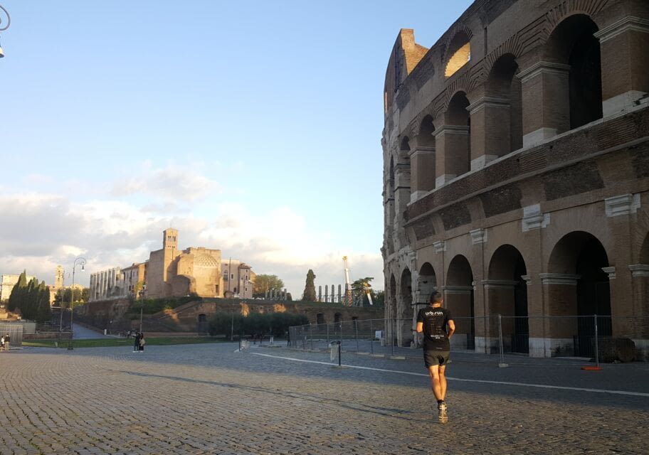 runner-rome-colosseo-sunrise-sightrunning.jpg