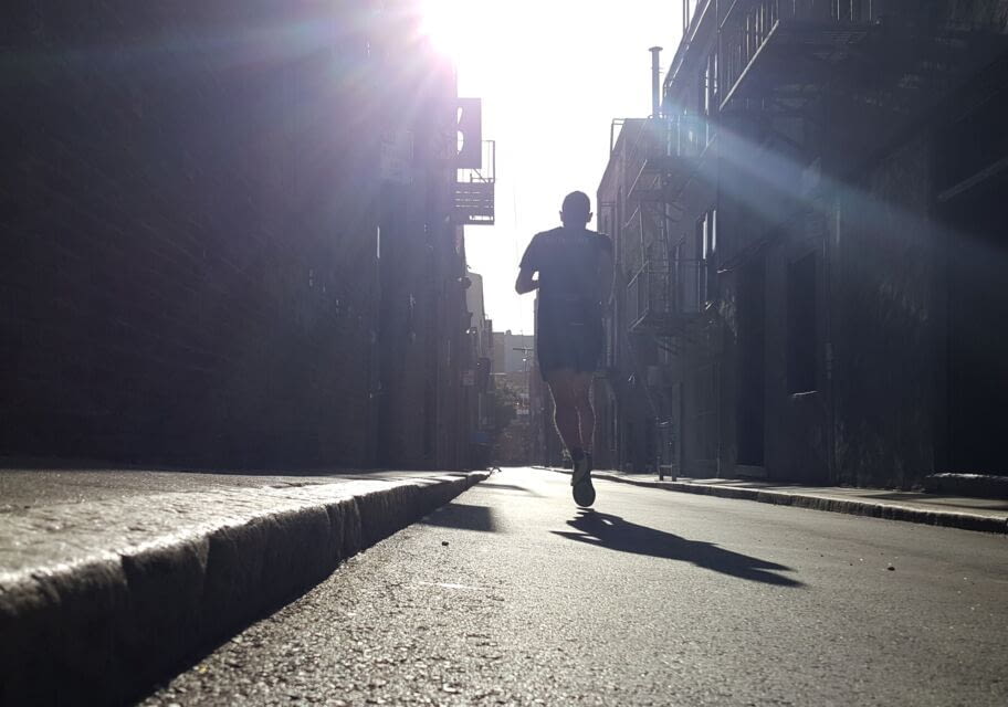 runner-sunrise-street-sightrunning.jpg