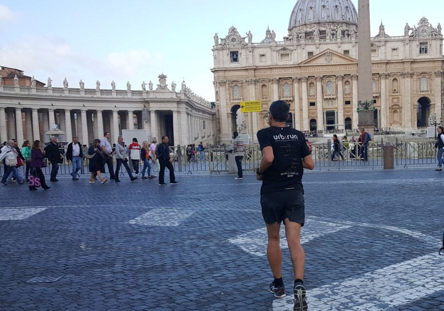 courir à rome place st-pierre.jpg