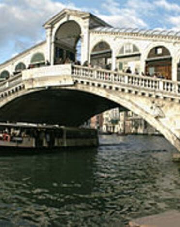 Venice_-_Rialto_Bridge_-_01.jpg