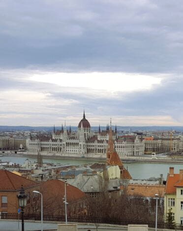 runner-budapest-danube-parliament-pointofview-sightrunning.jpg