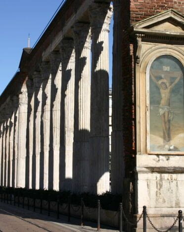 5923_-_Milano_-_San_Lorenzo_-_Colonnato_romano_-_Foto_Giovanni_Dall'Orto_27-Feb-2007.jpg