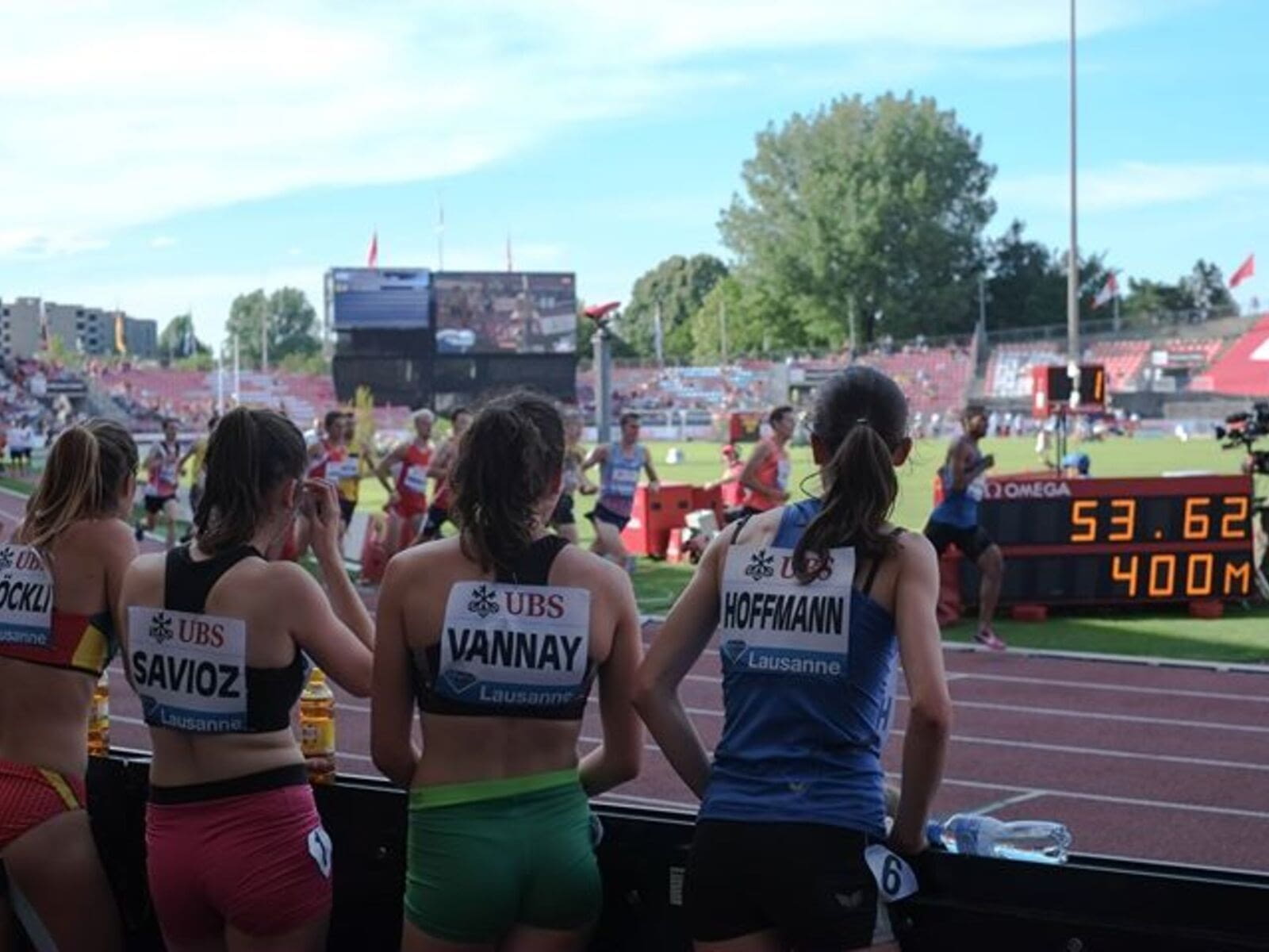 Notre jeune athl&egrave;te Alana Vannay nous raconte son exp&eacute;rience au meeting international de la Diamond League Athletissima de Lausanne, sur une piste qui a d&eacute;j&agrave; vu tomber bon…