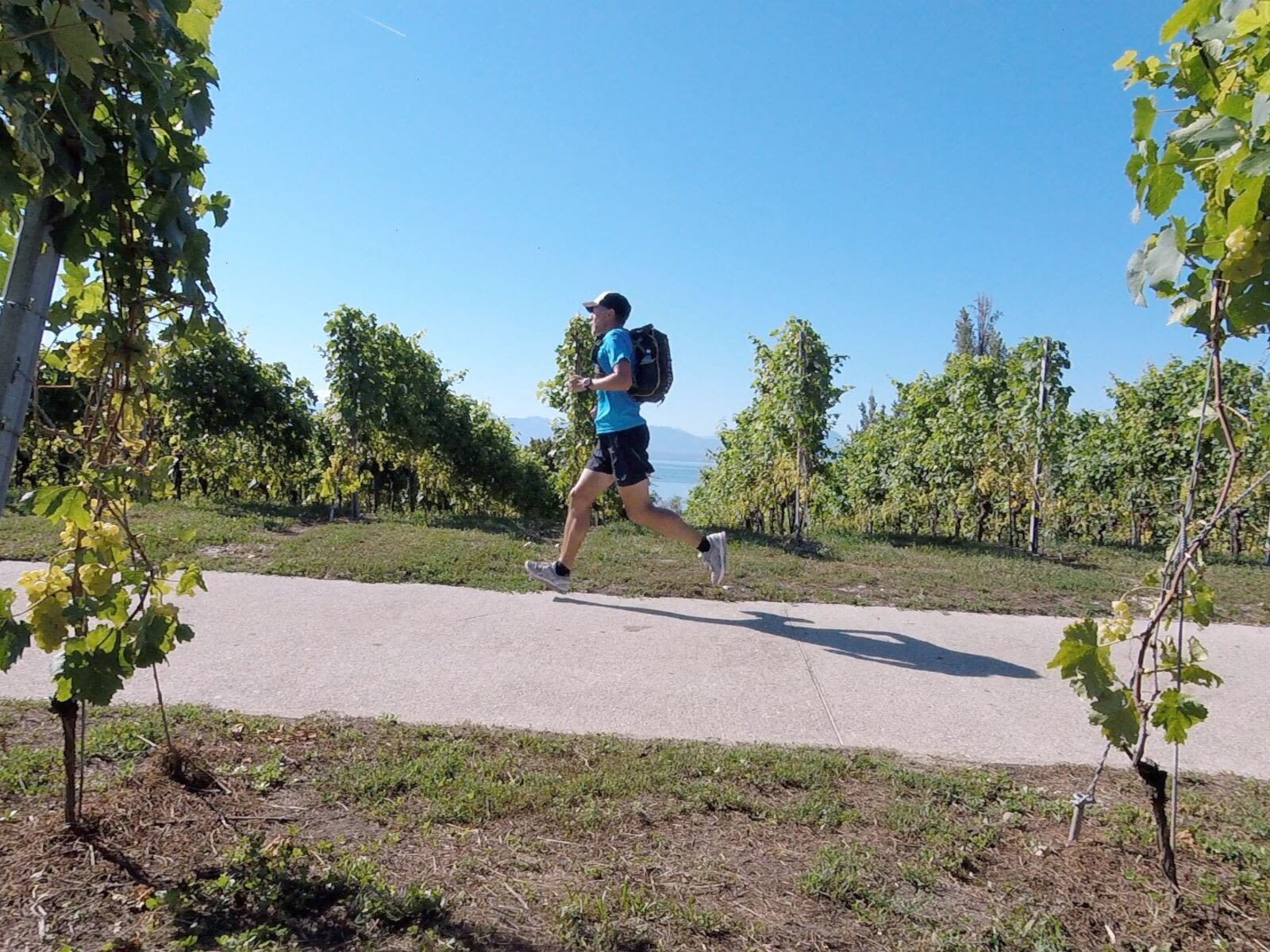 Premi&egrave;re &eacute;tape du trajet Rolle-Villeneuve : de Rolle &agrave; Lausanne-Ouchy, 30km...    Le but : se tester sur 2 jours cons&eacute;cutifs &agrave; 30km, en portant un sac de 6kg, et en filmant,…