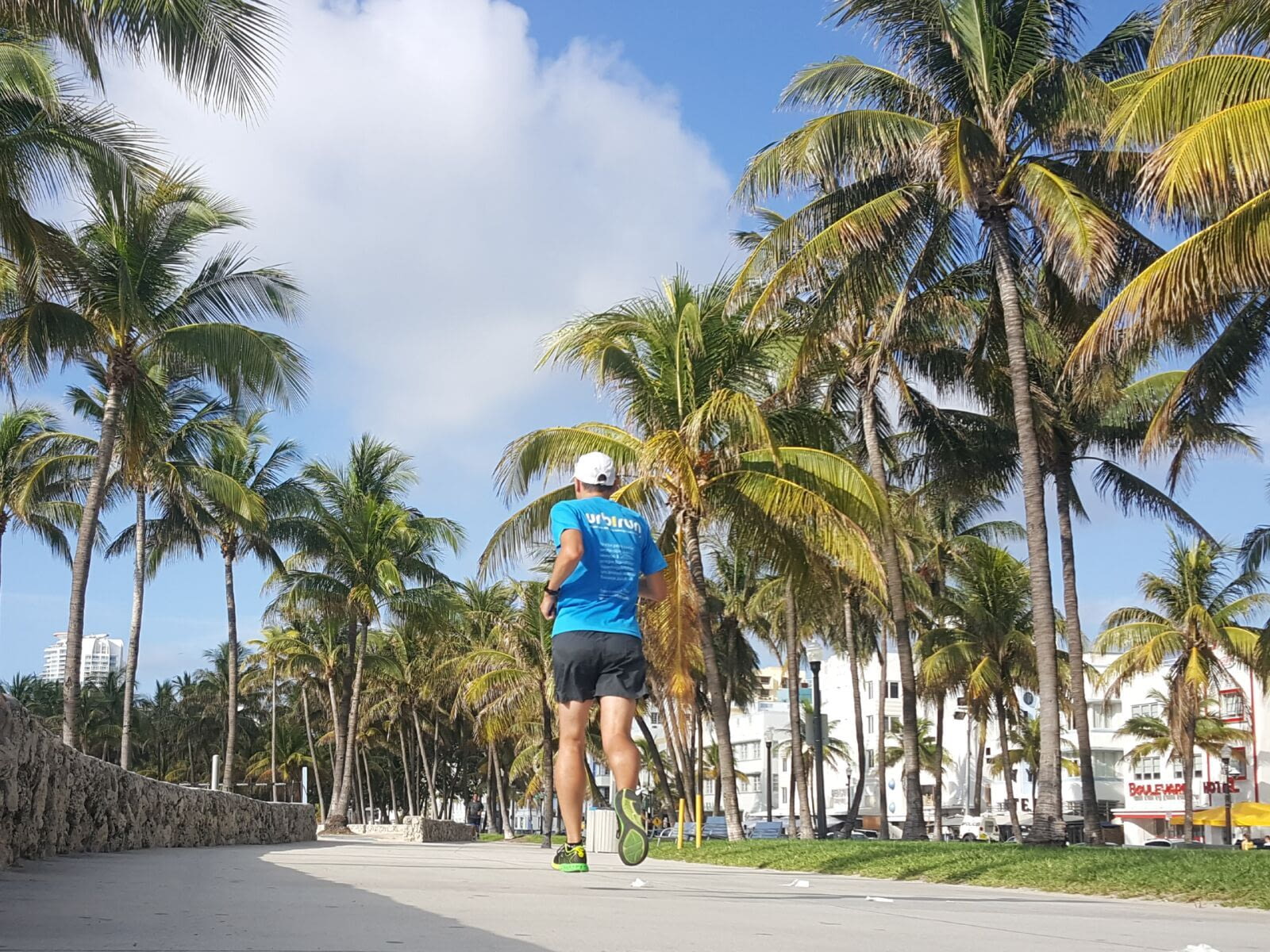 En g&eacute;n&eacute;ral, quand tu arrives &agrave; Miami depuis l&rsquo;Europe, tu atterris en fin de journ&eacute;e, heure locale, compl&egrave;tement claqu&eacute;, avec une longue nuit devant toi&hellip;…