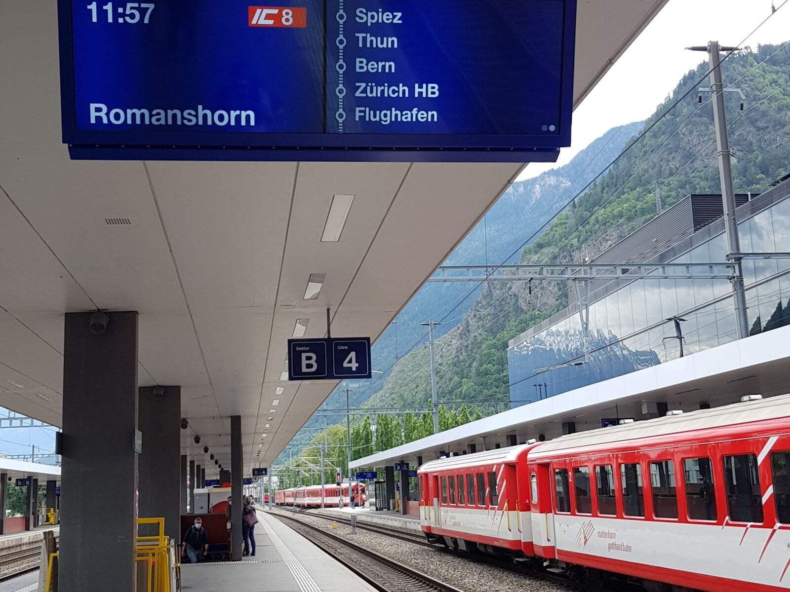 Celle o&ugrave; j&#39;ai pris le train...    Je me r&eacute;veille un peu fatigu&eacute;, je me suis couch&eacute; un peu tard apr&egrave;s l&#39;ap&eacute;ro.  C&#39;est le jour du d&eacute;part, mais je…