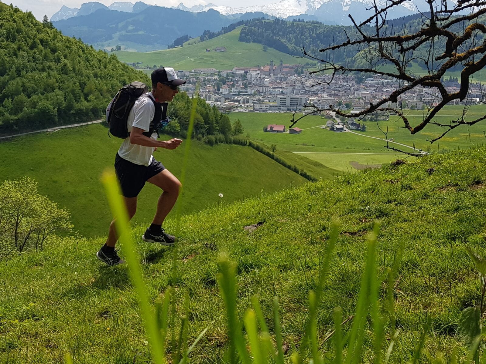 Etape 4 - Pf&auml;ffikon-Unter&auml;geri - 32km (total 121.45km) / 892m D+ (3&#39;274m) - 8 ponts (27)    Celle o&ugrave; j&#39;ai chang&eacute; de voie, mais je ne suis pas entr&eacute; dans le couvent...      Pour…