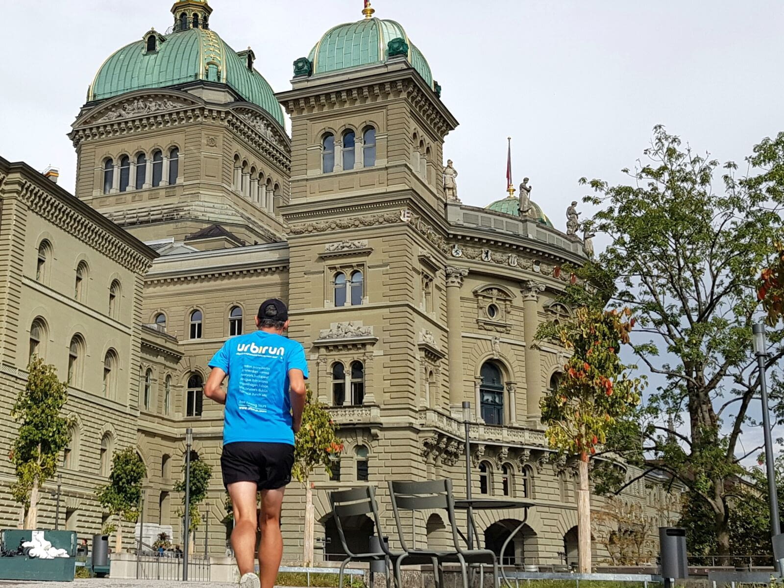 How not to seduced by the Swiss capital, nestled in the meanders of the Aar. The Federal Palace, clinging to the cliff, and in the heart of a very extensive Old Town whose facades have not changed since…