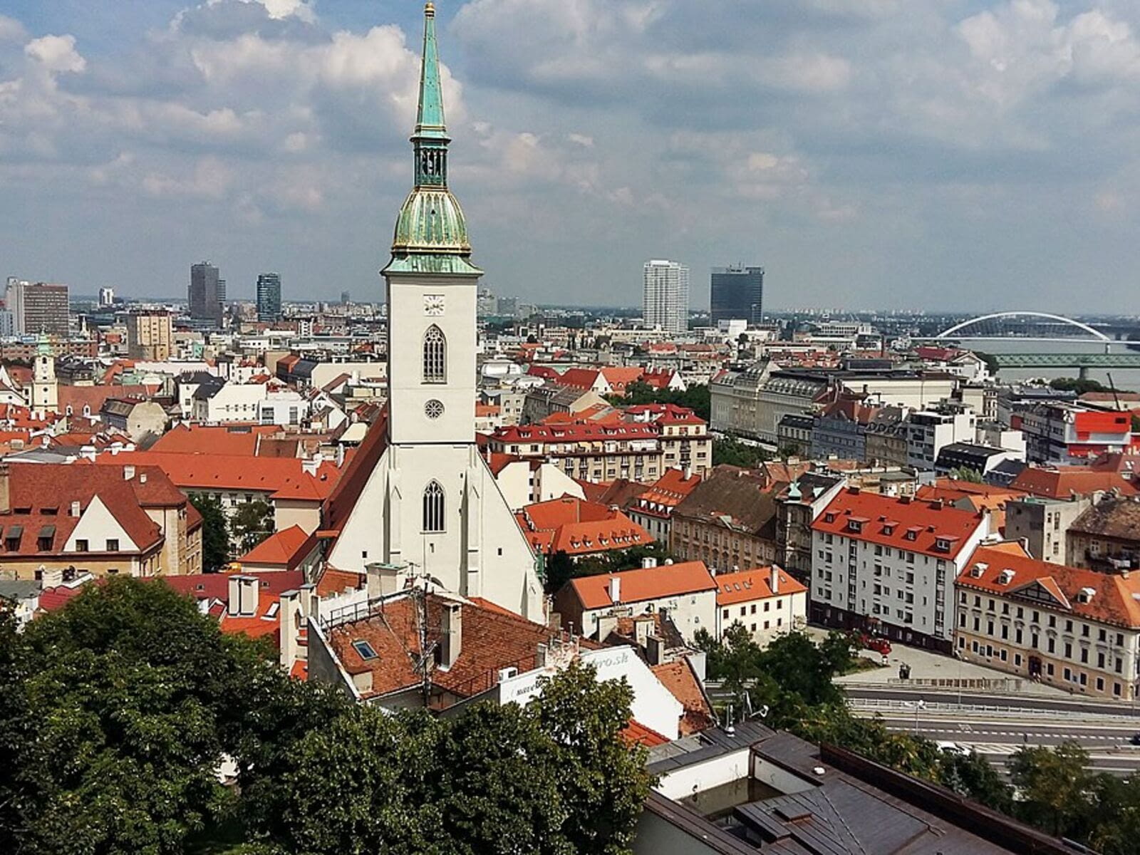 In this visit of Bratislava, bathed by the Danube, we take you to the south bank, where you&#39;ll enjoy the peace and quiet of large green spaces, forests and parks, on the banks of the river, offering…