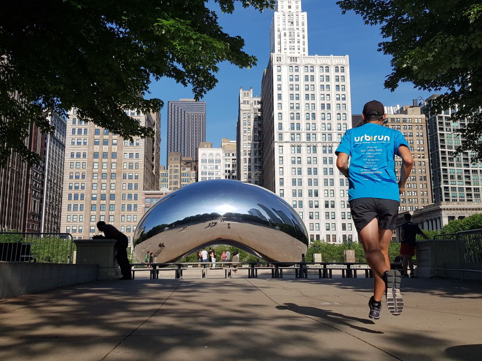 Industrial and capital of modern architecture, Chicago beautifully located along the shore of one of the world&#39;s largest lake. Run in the shadow enjoying the incredible prespectives of the sky train,…