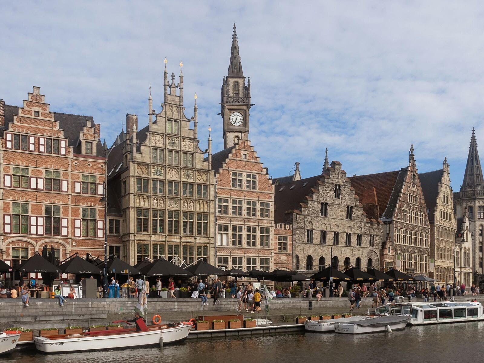 Gand est moins connue que Bruges ou Bruxelles, mais elle m&eacute;rite absolument un d&eacute;tour. C&rsquo;est une v&eacute;ritable perle au coeur de la Belgique, qui au sommet de son essor au XIV&egrave;me…