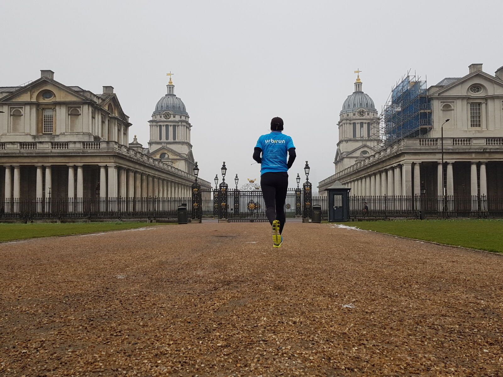 On this tour, you will explore the former docklands district, which has become a modern and growing neighborhood in East London. Channels, basins, bridges wind between the buildings. You will also run…