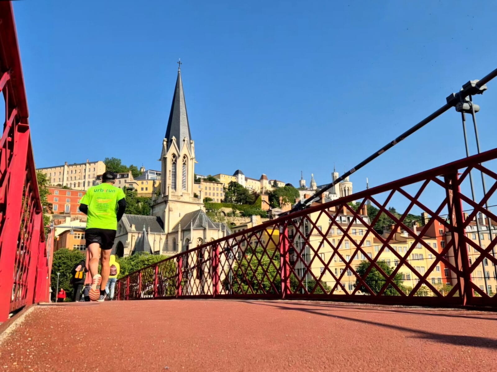 Run in Lyon, Confluence and Old-Lyon This is a pleasant sightrunning tour along the waterfront to discover the new Confluence district, and its original architecture, between the Saone and Rhone rivers,…
