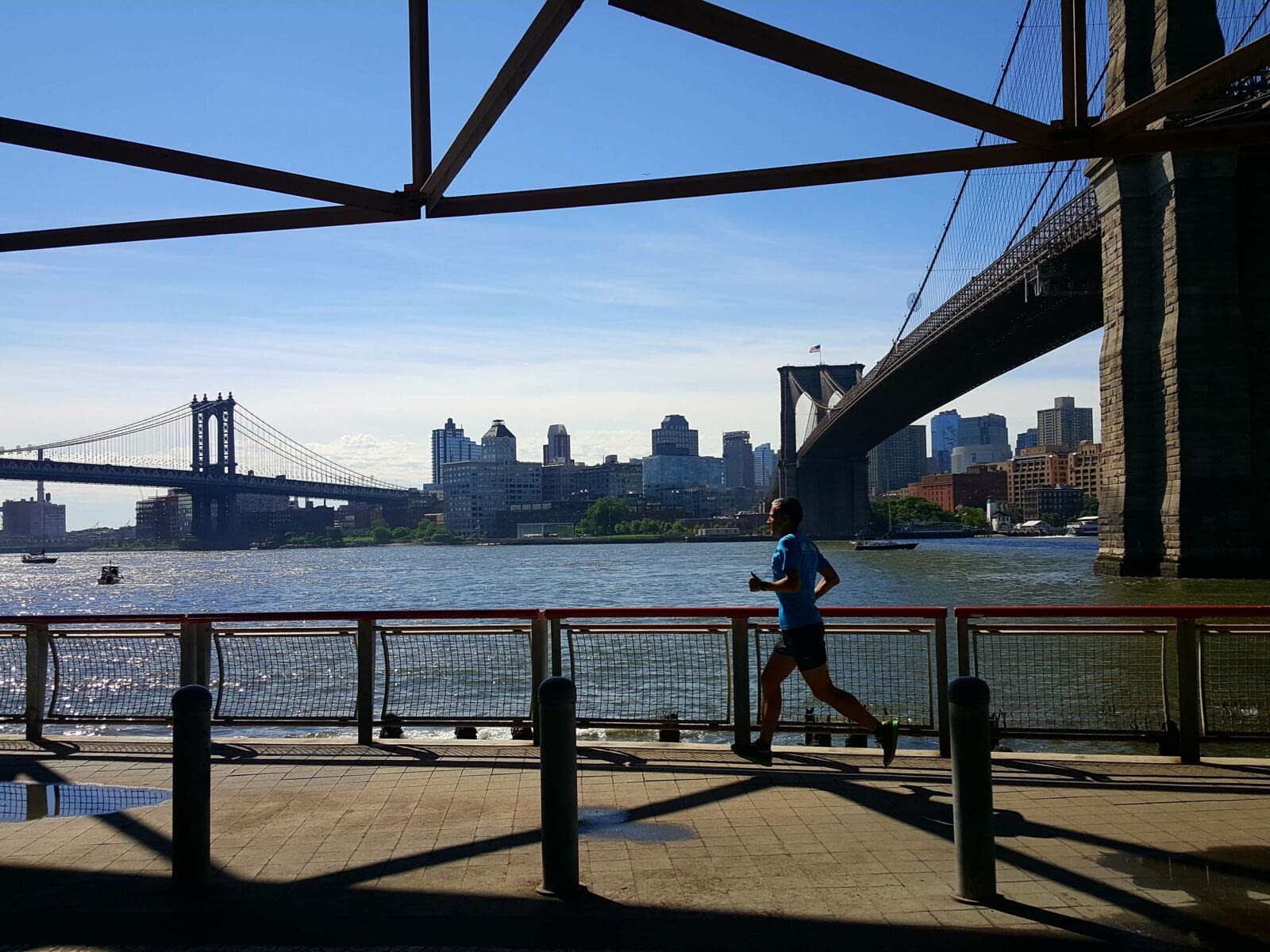 A start full of perspective    Bridges are undoubtedly one of the symbols of New York. On this tour, you&#39;ll discover 3 of them up close, enjoying 2 crossings you won&#39;t soon forget. First, the Willamsburg…