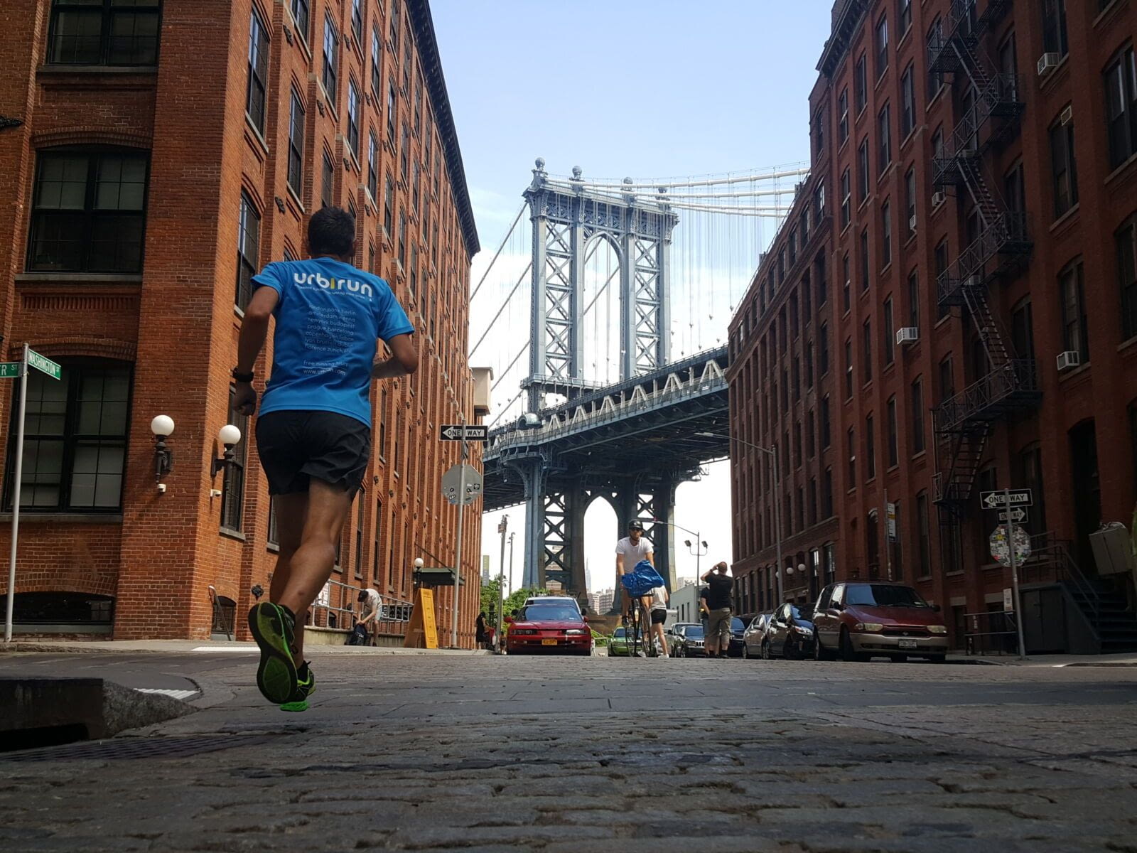 From Chinatown to Brooklyn, you cross the East River on two different bridges. Discover the DUMBO district and its rough cobblestone streets, former docks and piers, Brooklyn Heights&#39; famous brownstone…