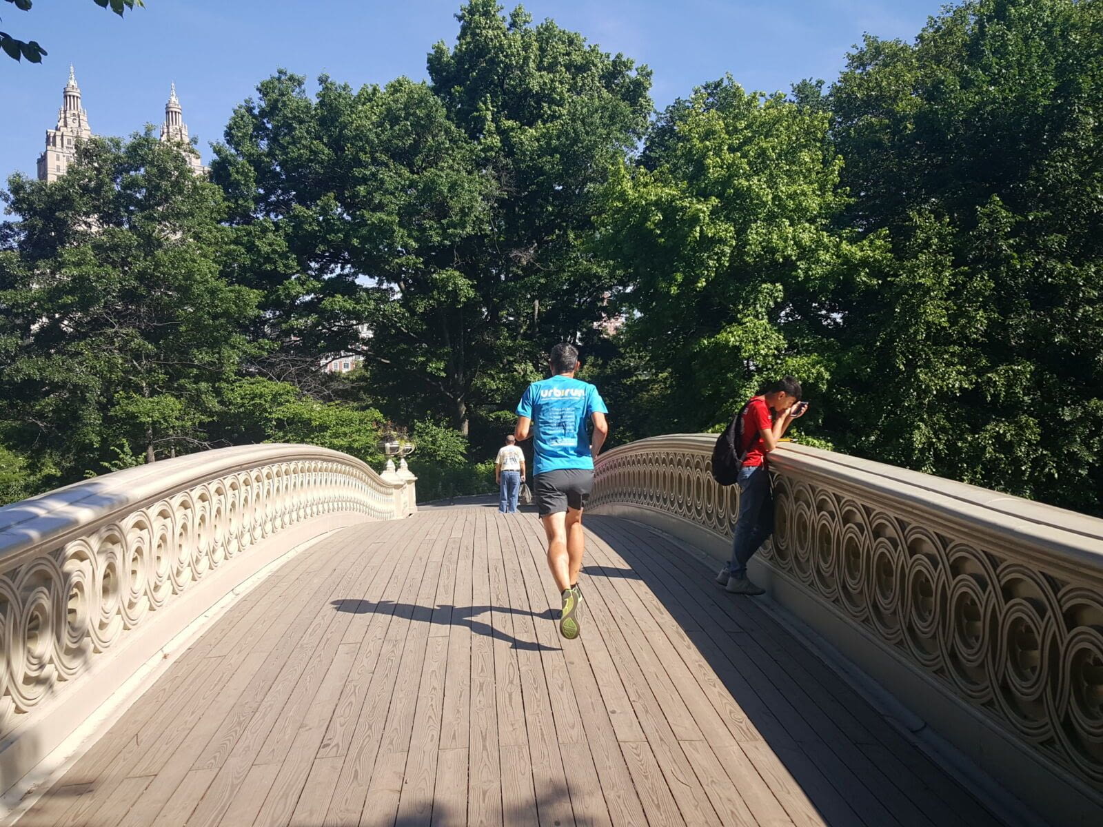 Running in Central Park.    The myth. But the park is huge, full of little secrets and, above all, thousands of paths. A true labyrinth. Wide avenues, narrow paths and curvy trails, sports fields, almost…