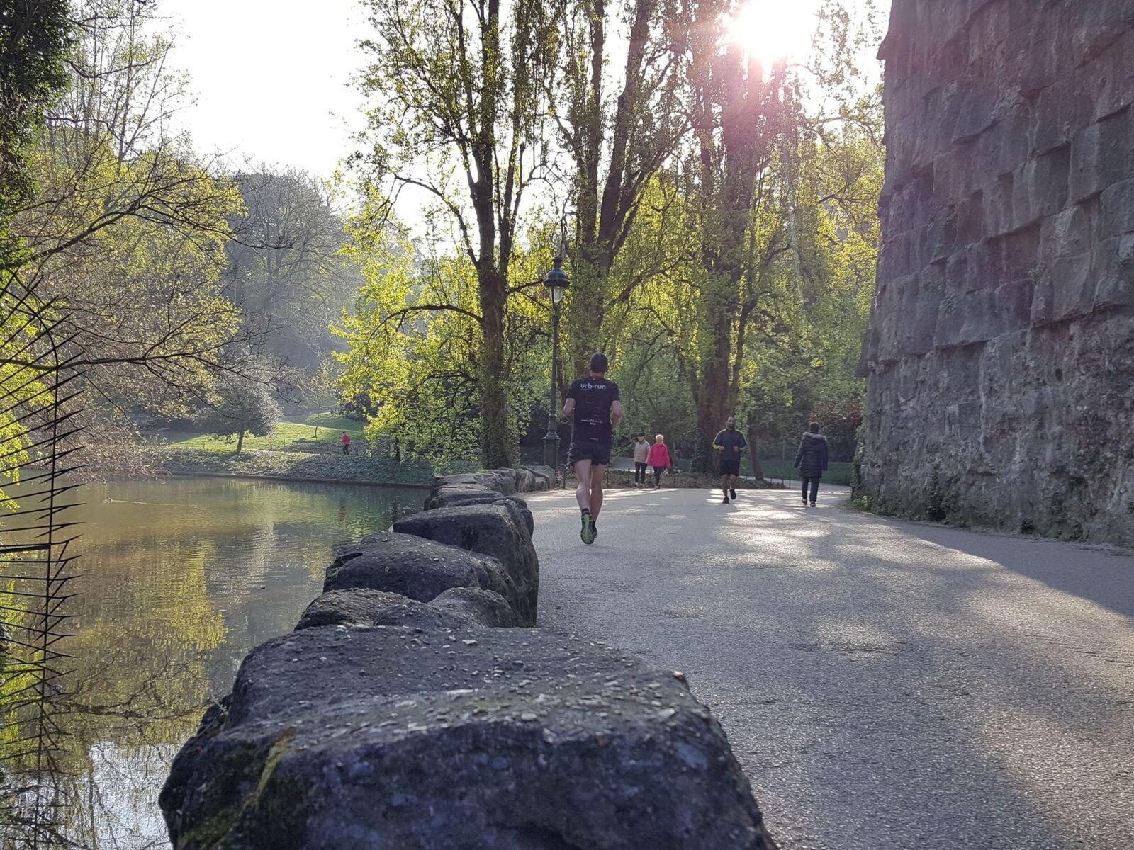 Les plus belles villes offrent toutes des parcs majestueux, dans lesquels tu peux &amp;eacute;videmment courir&amp;hellip; Mais ils sont parfois gigantesques et en y courant au hasard, on en voit pas forc&amp;eacute;ment…