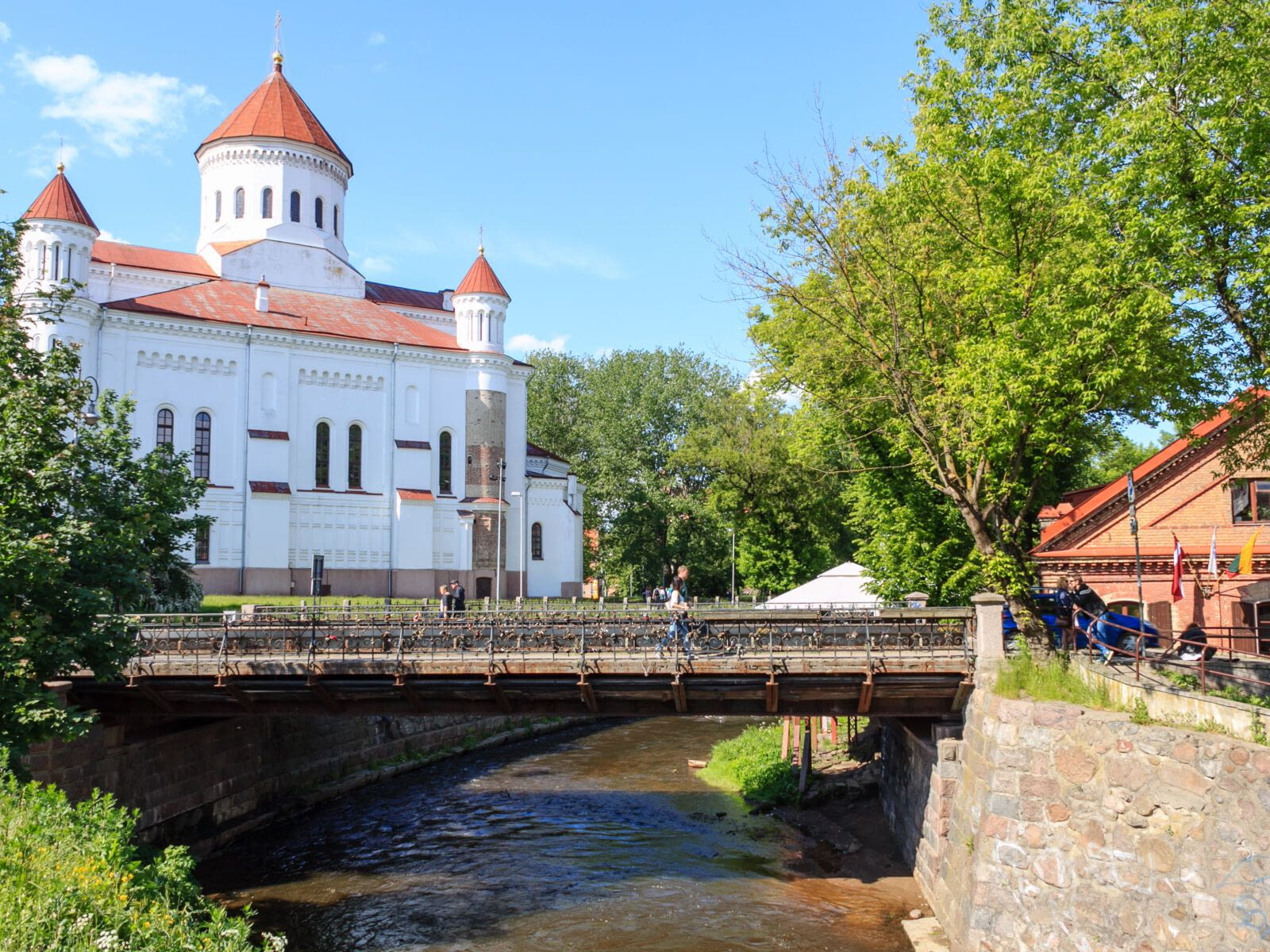 Vilnius is not on the shores of the Baltic Sea, unlike other Baltic capitals. Nevertheless, it has the charm of history battered cities, that have nevertheless benefited from multiple influences. UNESCO…