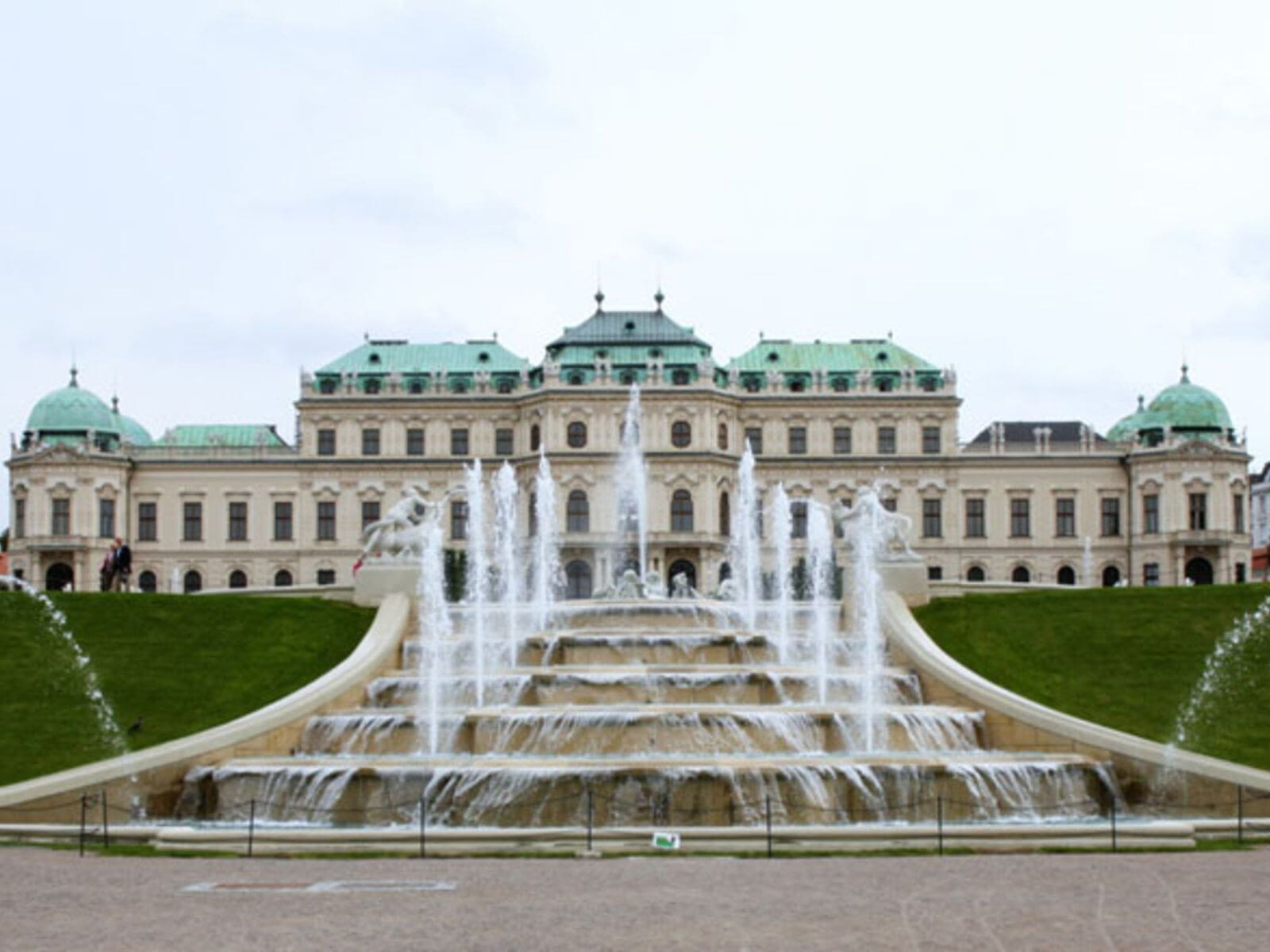 Vienna was the heart of Europe for almost six centuries. Imperial residence of the Habsburgs, the city is marked by their influence and prestige. Vienna is dotted with magnificent buildings, including…