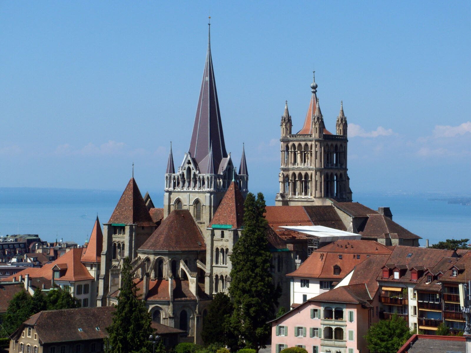 As Olympic Capital, Lausanne is a sport city, full of very various treasures. On an enchanting lakeshore, you&#39;ll find parks, various neighborhoods, a beautiful and historic Old Town, forests and narrow…