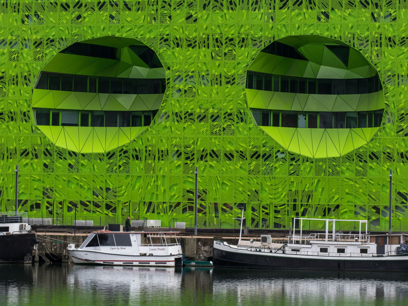 This is a pleasant run along the waterfront to discover the new Confluence district, and its original architecture, between the Saone and Rhone rivers, and includes a pleasant detour in Old Lyon.    NB…